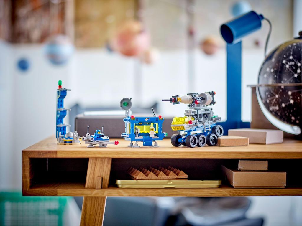 LEGO 40712 Микроракета, 325 предметов. Ностальгический космический игрушечный набор для взрослых и детей. Вдохновлен классическими космическими наборами 70-х и 80-х годов. Включает в себя космические