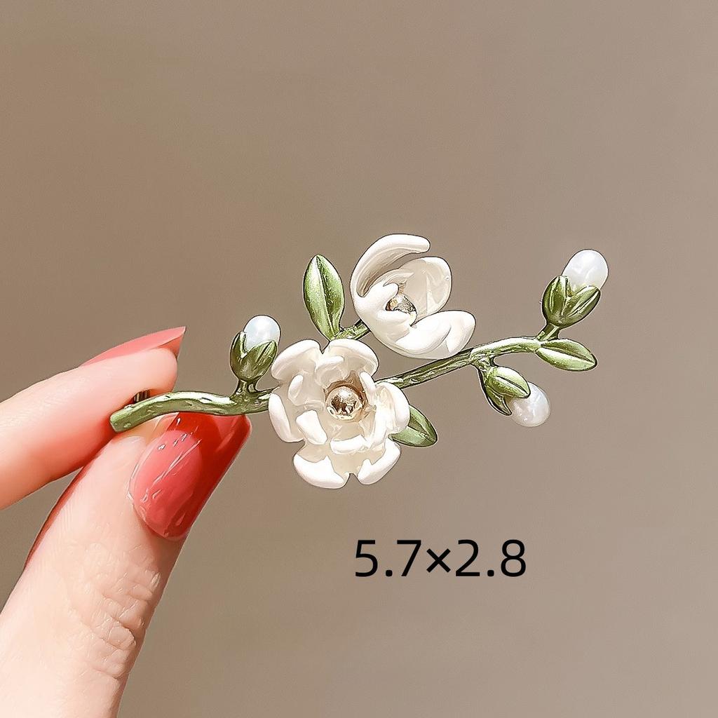 Fashion Temperament Magnolia Flower Brooch for Women White Flower Pin Brooch Dress Clothes Suit Scarf Clip Jewelry Gift
