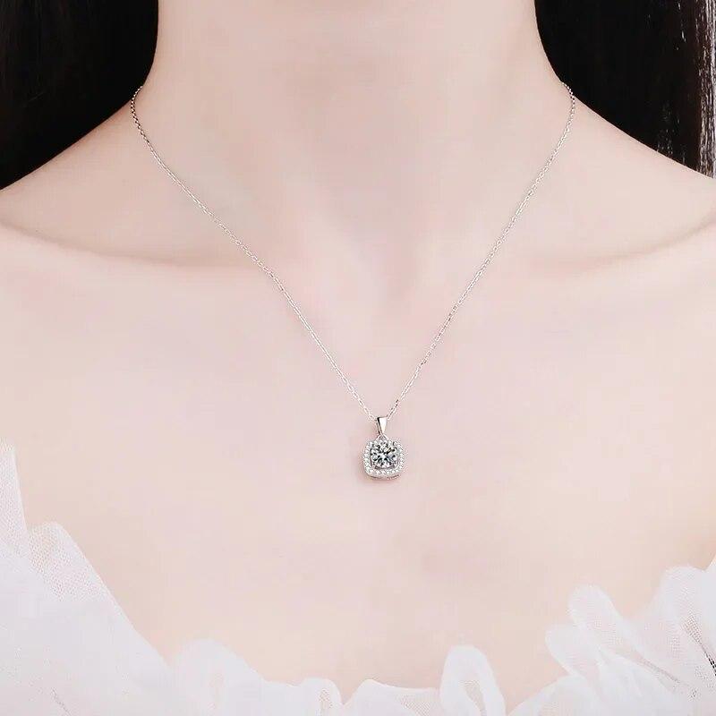 Fashion 1/2CT Real Moissanite Necklace Sterling Silver VVS Lab Diamond Halo Pendant Necklace for Women Birthday Gift Jewelry