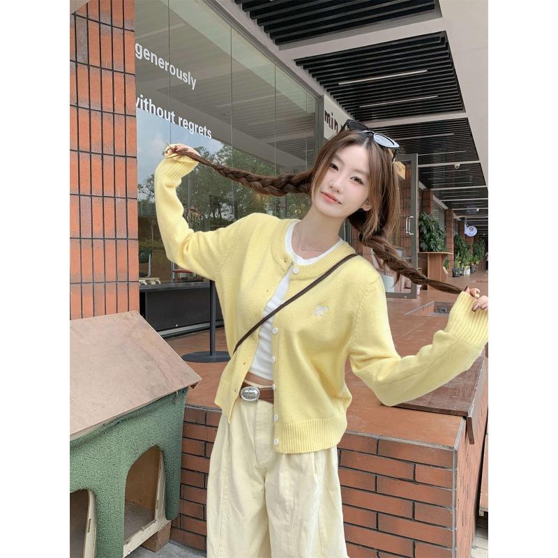 Autumn new loose embroidery crew neck button age-reducing knitted cardigan women's sweater high-end coat