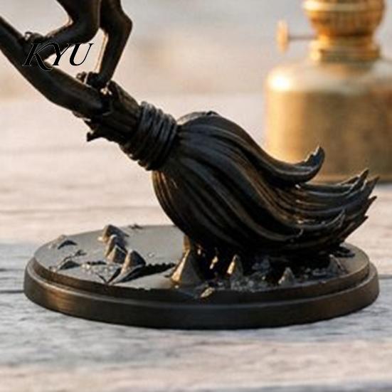 Уникальное настольное украшение Фигурка черной кошки на метле ведьмы, 3D-печатная статуэтка метлы, Статуэтка Хэллоуина для многоярусного подноса, Стола, Декор стола