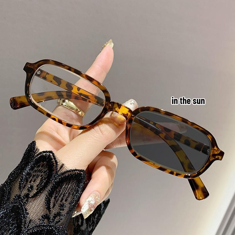 Women's Square Frame Light-sensitive Reading Glasses Men's Ultra-lightweight Fashion Color-changing Presbyopia Glasses To +100+200