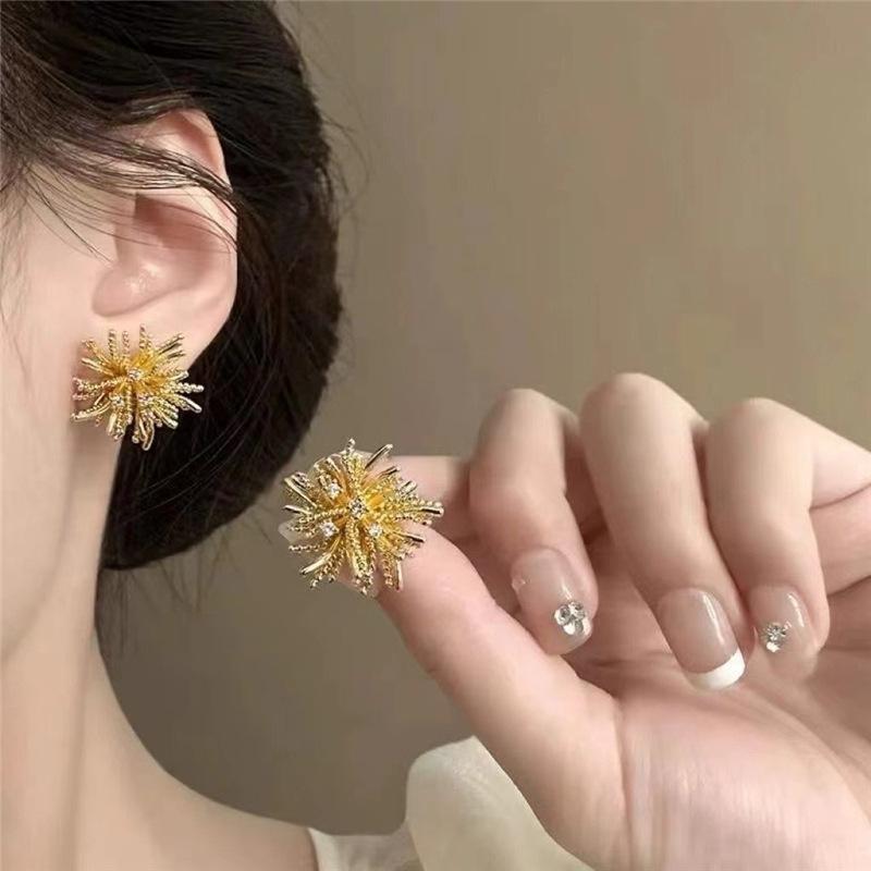 Роскошные серьги-цветы со стразами для женщин, модные серьги-гвоздики из золотистого металла с цветочным узором для свадебной вечеринки, элегантные корейские украшения