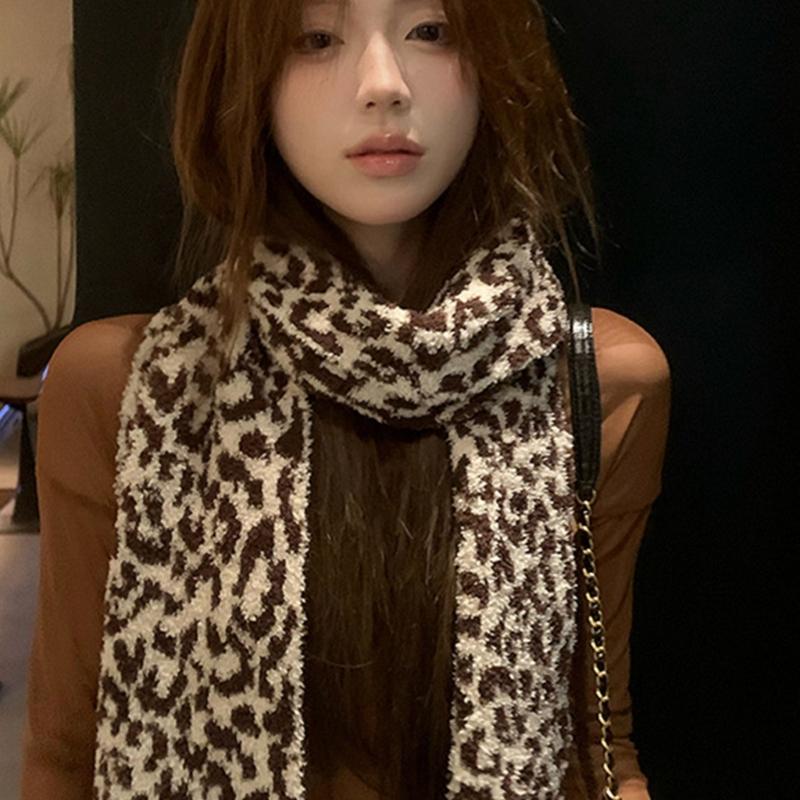 Leopards Print Plush Scarf Soft And Warm Neckerchief Fashionable Winter Scarves Suitable for Skiing and Camping
