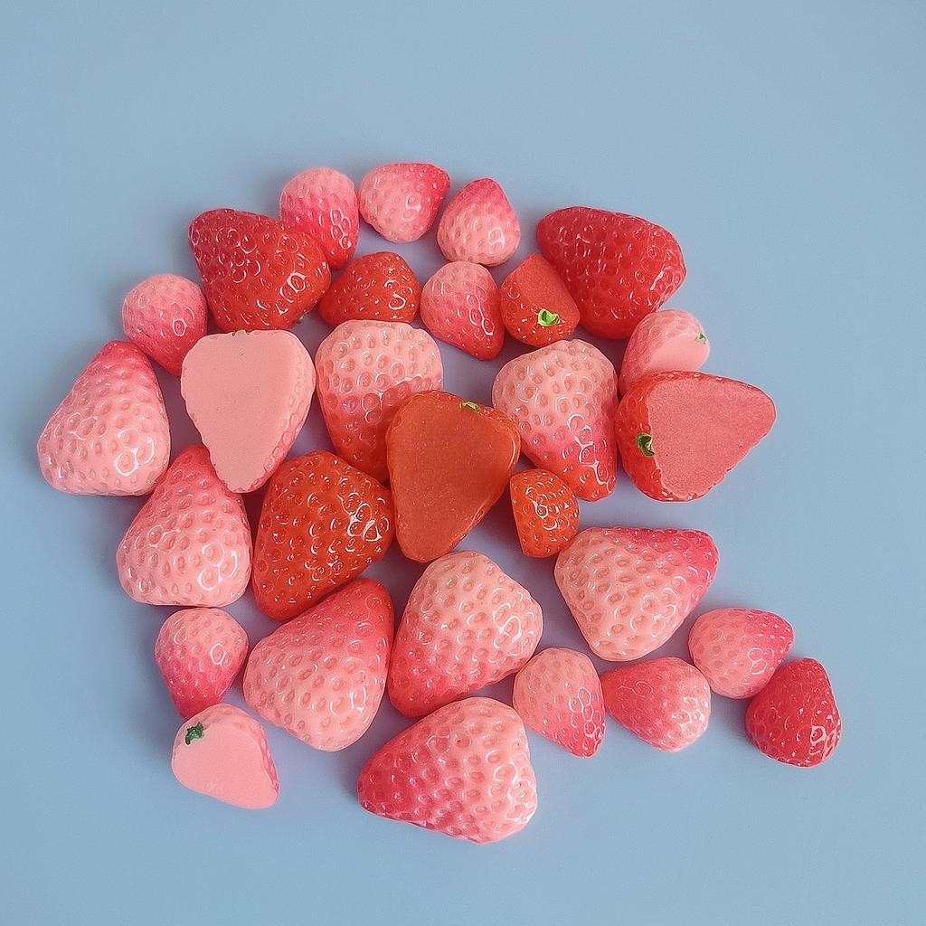 Kawaii Strawberry Resin Mini Figurine 3D Strawberry Charm Diy Red Pink Flatback Charms for Slime, Phone Case Decor