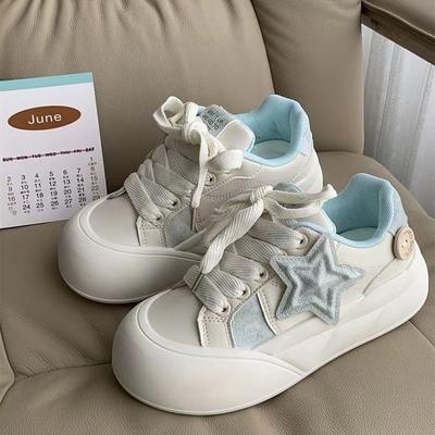 Толстоподошвенные звездные маленькие белые туфли женские осенние студенческие новые универсальные туфли нишевые женские туфли повседневные кеды