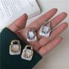 Корейские геометрические квадратные серьги-гвоздики из акриловой смолы, новые модные полые металлические серьги-тренды, ювелирные изделия