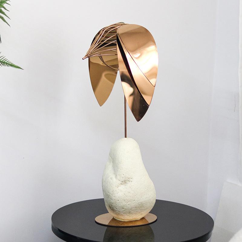 New Chinese Style Metal Dapeng Spreads Its Wings, Artistic Geometric Ornaments, Light Luxury Decorations for Offices, Hotels and B&B Sales Offices