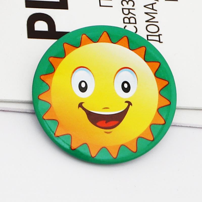 Многоцветный значок с улыбающимся лицом: Брошь-булавка для персонала отеля и детей