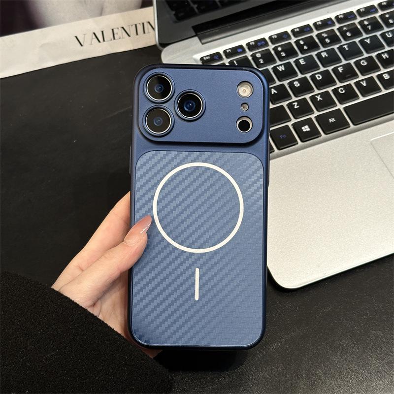 Магнитный чехол для iPhone 17 Pro Max с защитой всех линз и текстурой из углеродного волокна