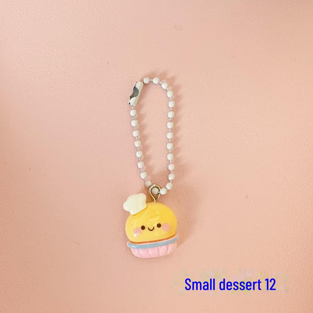 Милый брелок-подвеска в виде мультяшного торта — идеально подходит для студентов, пар и друзей