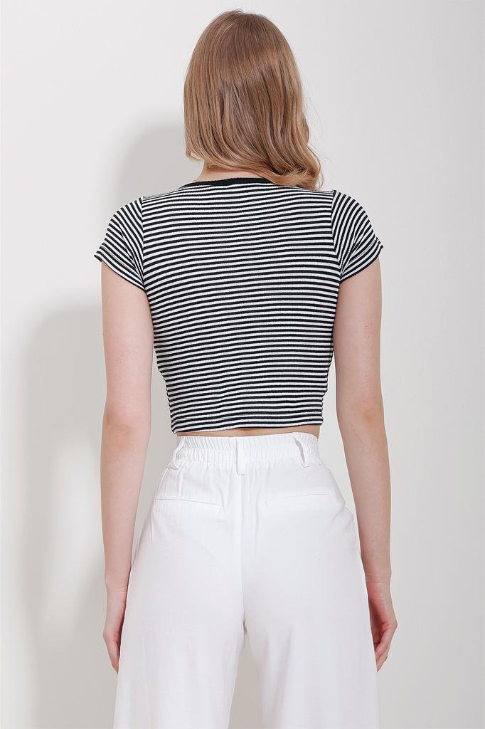 Женская блузка, модная бежевая укороченная блузка в полоску с квадратным воротником, новый сезон