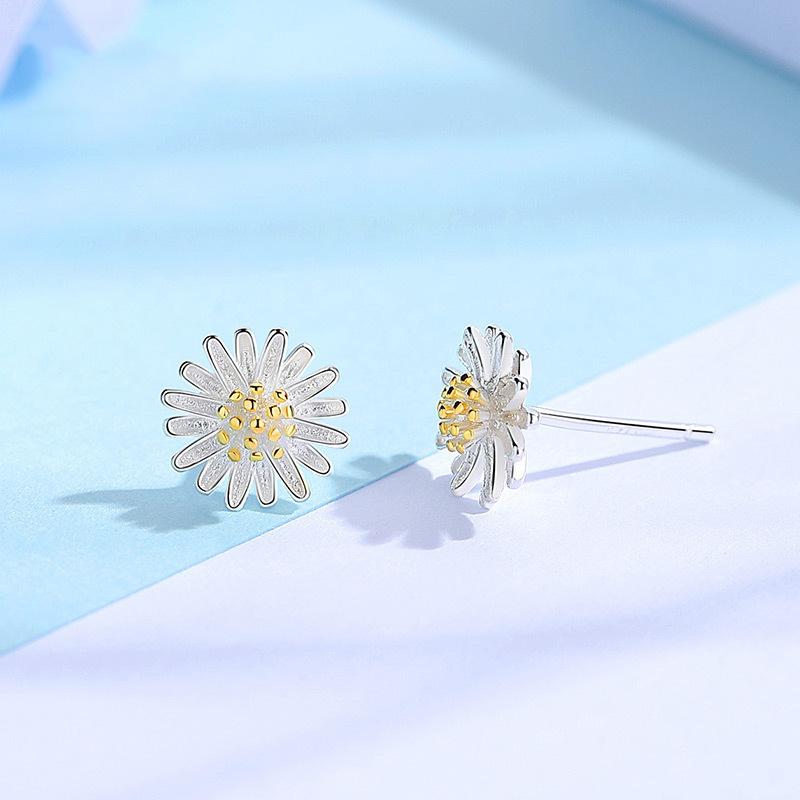 Small Daisy Ears for Women Japanese and Korean Simple Sun Flower Earrings