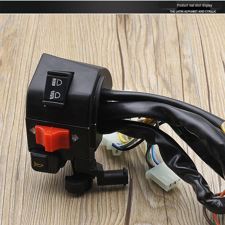 Блок переключателей руля мотоцикла для Dayang DY100: Управление указателями поворота, фарой и клаксоном.