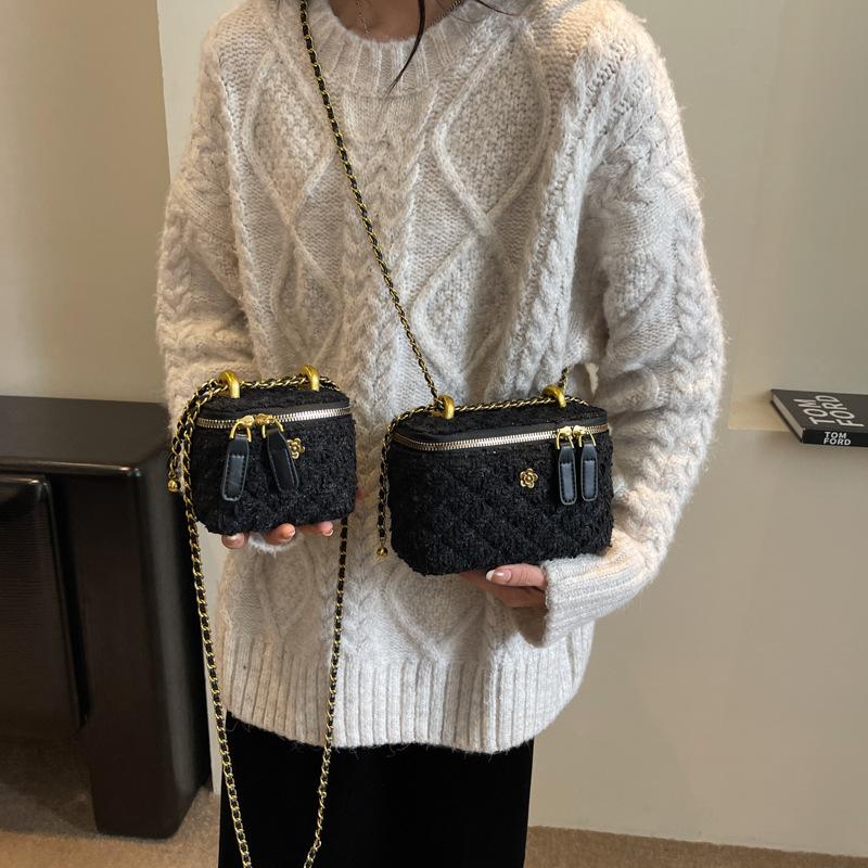 This year, the popular bag ladies 2025 new mini chain bag autumn and winter woolen fashion shoulder crossbody bucket bag