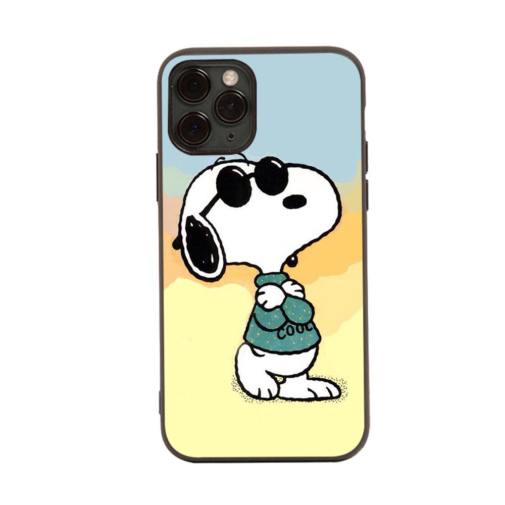 SM4 Snoopy Cartoon Black Sofe Case для iPhone 16 15 Plus 14 13 Pro 8 SE XR XS Max P30 Nova 5T Y5P Y6 Y7 Y8P Y9 Realme C30 C33 C31 VIVO Y36 V27