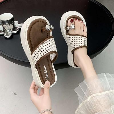 Ретро плетеные шлепанцы-щипки женские 2025 новые летние носить иностранные модные сандалии на толстой подошве с юбками римские туфли