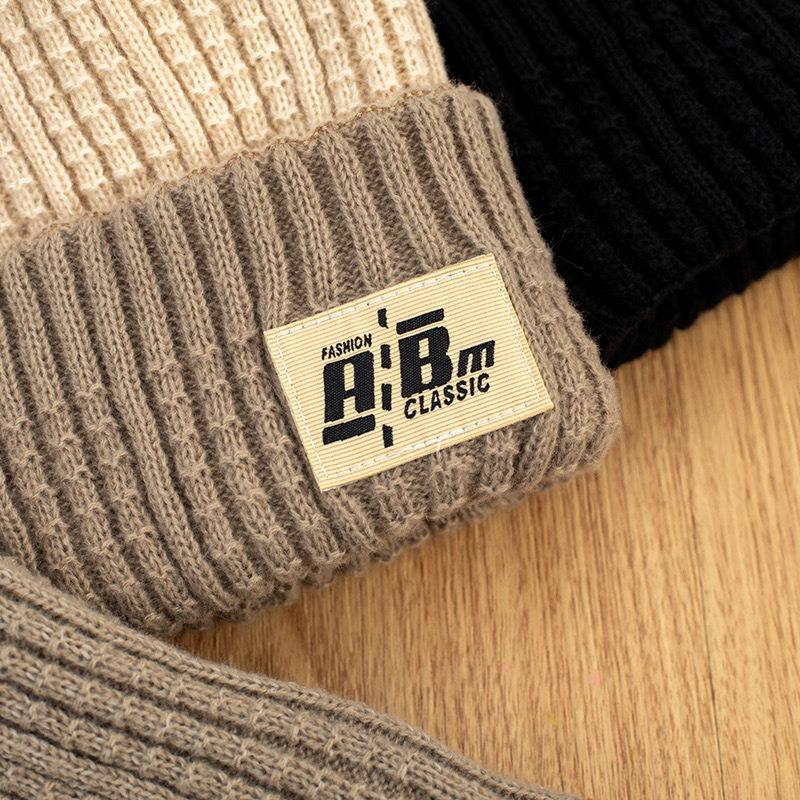 Осень и зима новый одна шапка четыре носки вязаная шапка двусторонняя шерстяная шапка алфавит лысая шапка теплая ворсистая шапка