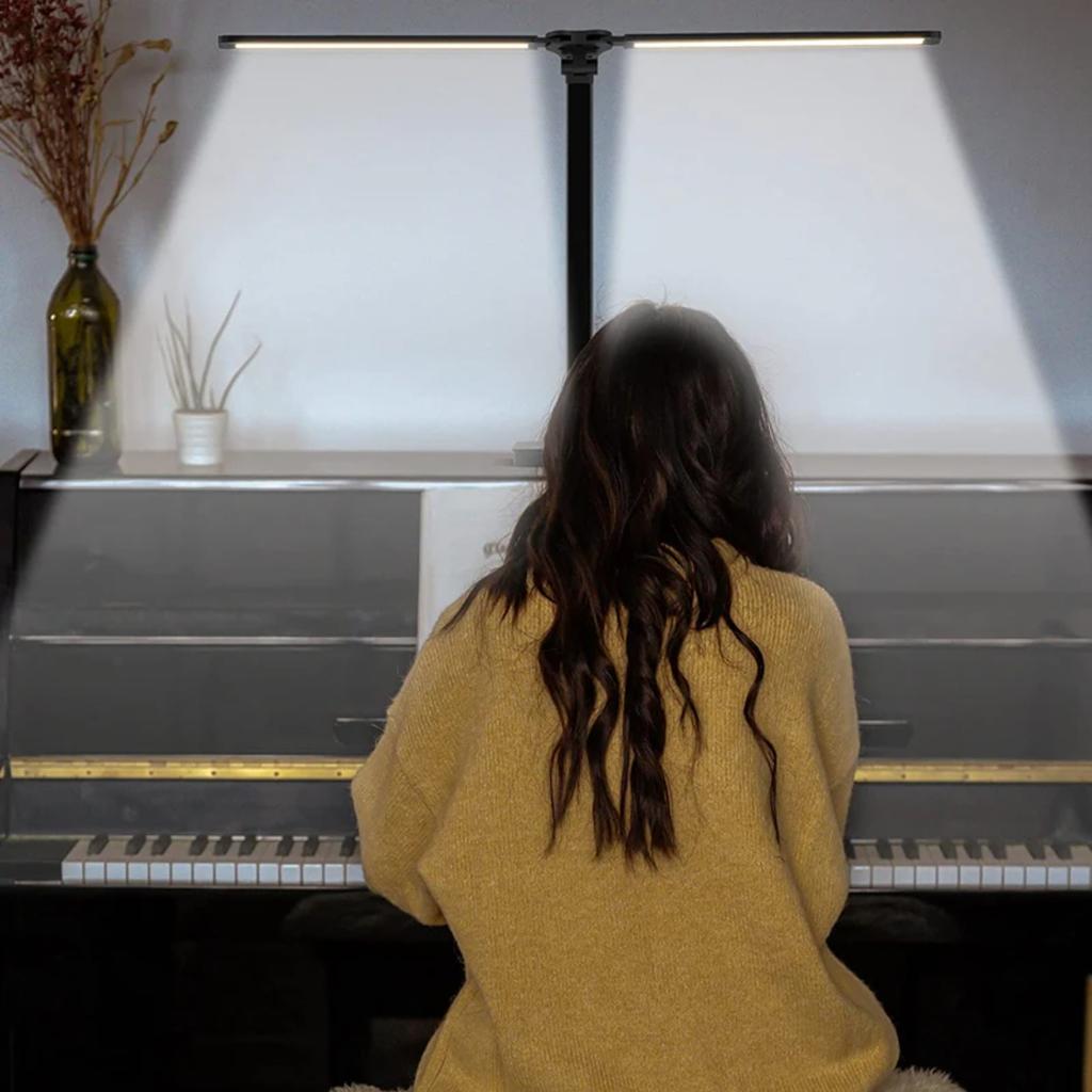 Повысьте производительность и настроение с помощью этой элегантной и функциональной лампы — идеально подходит для домашних офисов, комнат в общежитиях или учебных помещений.. К