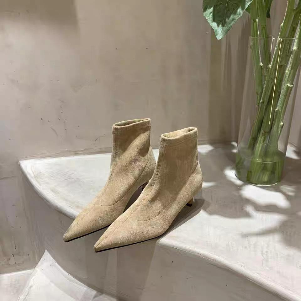 Французские остроносые короткие ботинки женские 2025 лето и осень новые шпилька замша тонкие ботильоны интернет-знаменитость эластичные носки ботинки Мартин