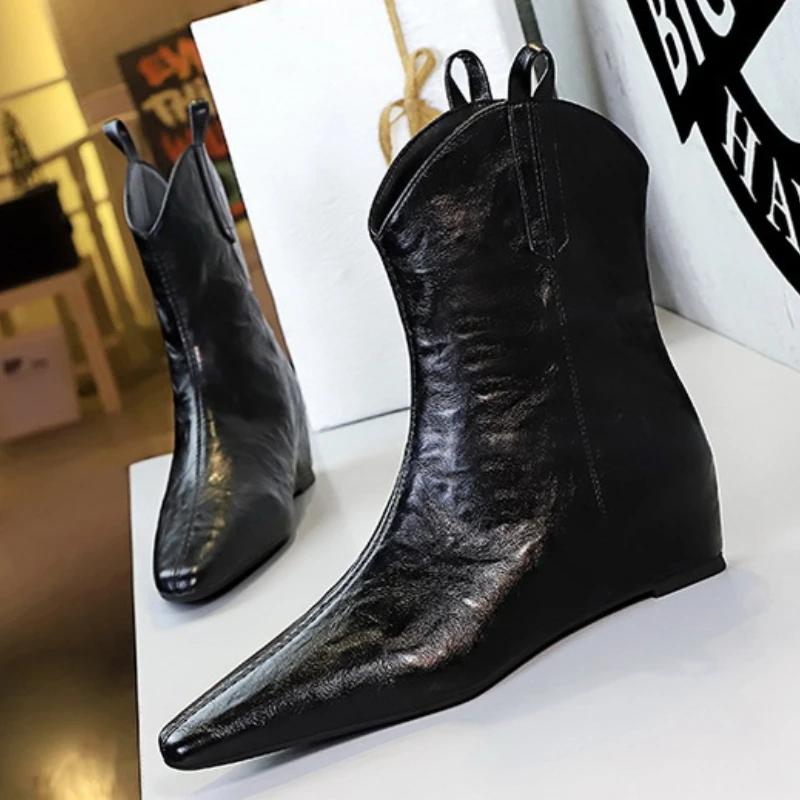 Bigtree Elegant Women'S Boots New Style Square Toe Flat Bottom Inner Height Boots Hand Scratch Pattern Casual Ankle Boots