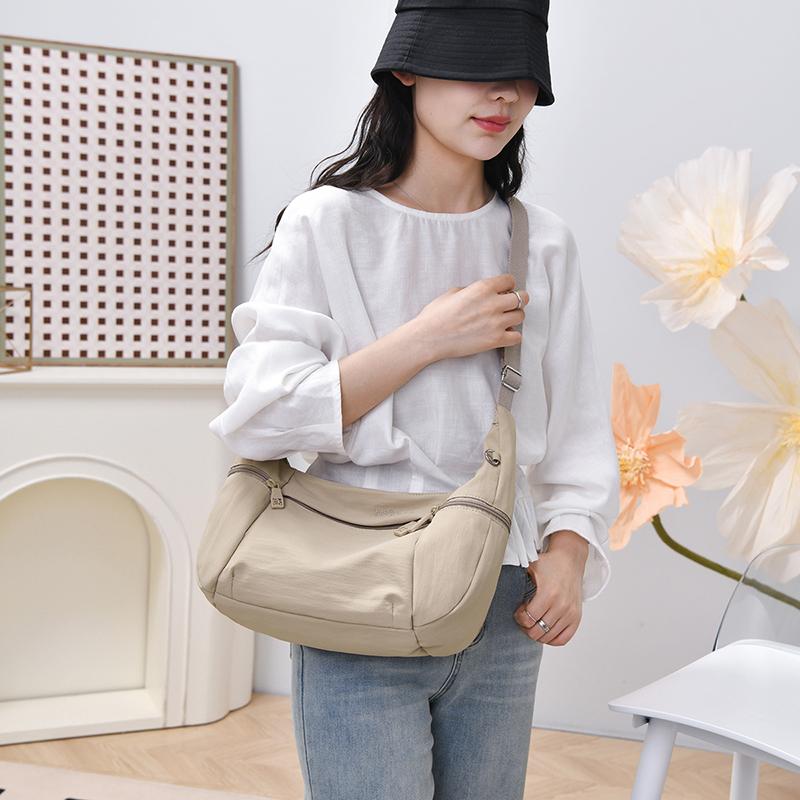 Trendy Large Capacity Dumpling Shaped Shoulder Bag for Women Commuter Casual Versatile Crossbody Bag Lightweight Sports Bag
