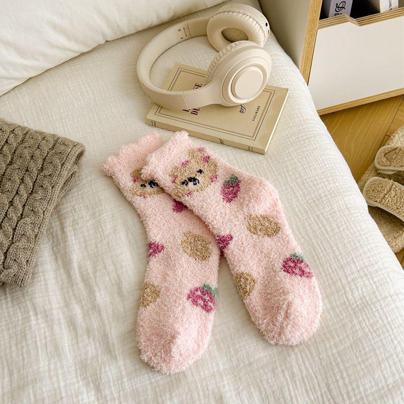Носки из кораллового флиса для женщин на зиму Утепленные плюшевые теплые носки для сна Милые мультяшные напольные носки и длинные чулки