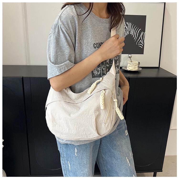 Легкая нейлоновая сумка кроссбоди: Модный дизайн в виде пельменя большой вместимости для женщин