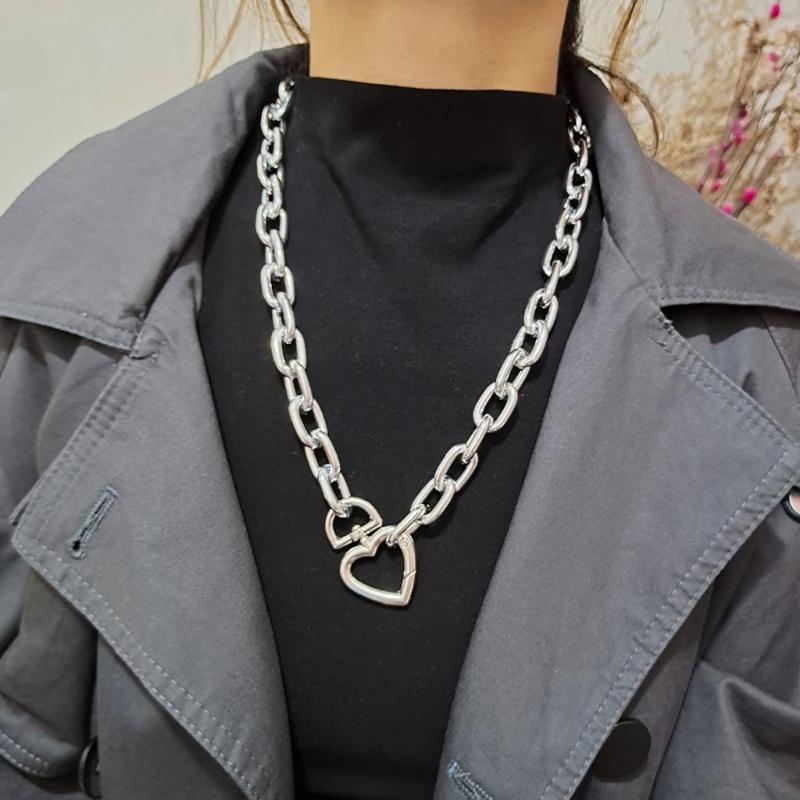Fashionable Exaggerated Adjustable Length Chain Necklace with Heart Charm Pendant for Trendy Women Ladies Daily Use