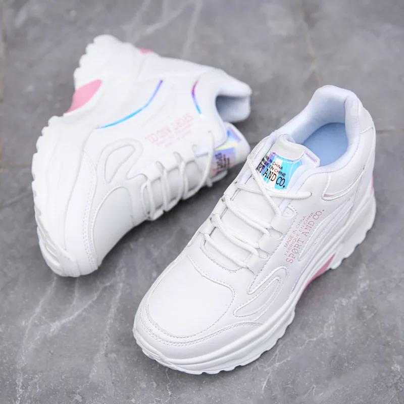 Осенние женские кроссовки на танкетке, модная повседневная обувь, теннисная спортивная обувь на платформе со шнуровкой, женская белая вулканизированная обувь в стиле пэчворк