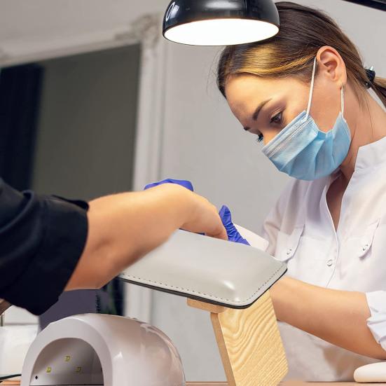 Универсальный держатель для ногтей с мягкой эластичной опорой