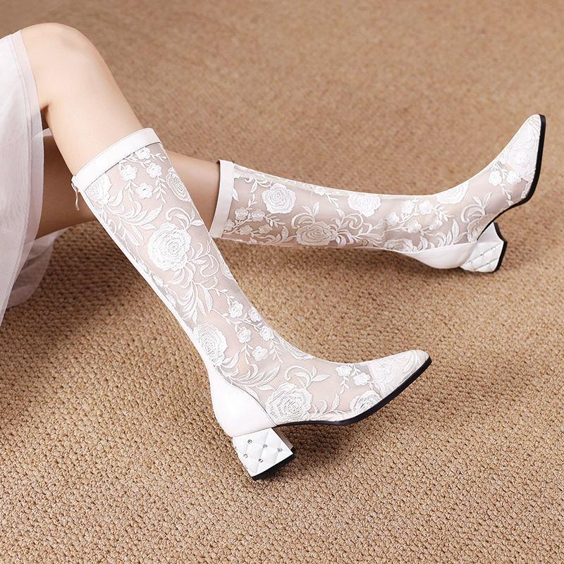 Модные женские сандалии-ботинки до колена FHC, летняя сетчатая обувь, длинные боты с вышивкой кружевом в виде цветов, острый носок, молния сзади, черные, белые, дропшиппинг