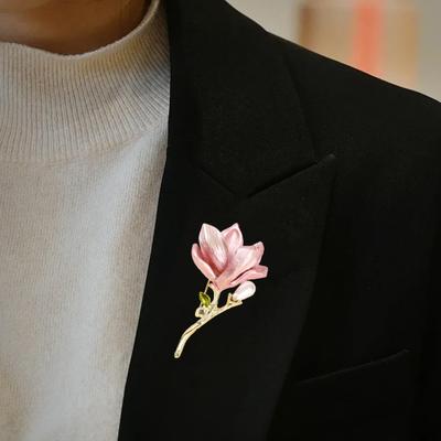 Брошь «Магнолия» из цинкового сплава с масляной капельной обработкой Декоративная булавка Футболки Платья Пальто Значок Ювелирные изделия Аксессуар