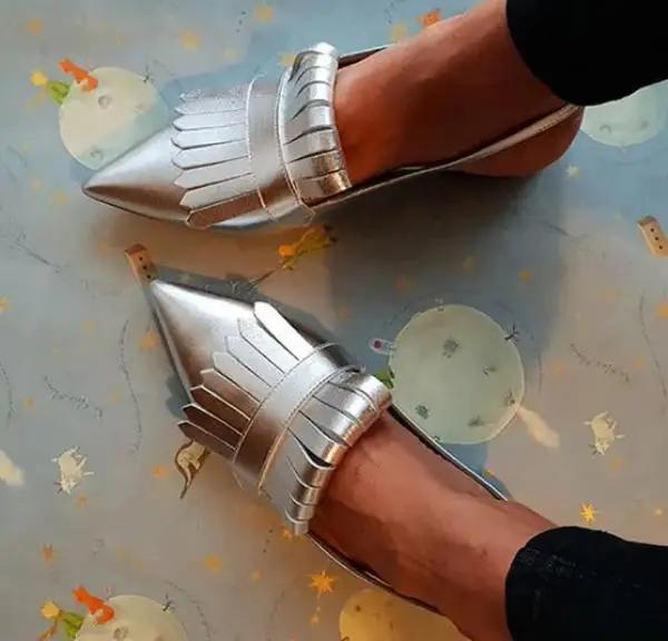 Модная женская повседневная обувь большого размера с острым носком, кроссовки на низком каблуке с кисточками, туфли-лодочки на плоской подошве, новый стиль, сандалии на шнуровке