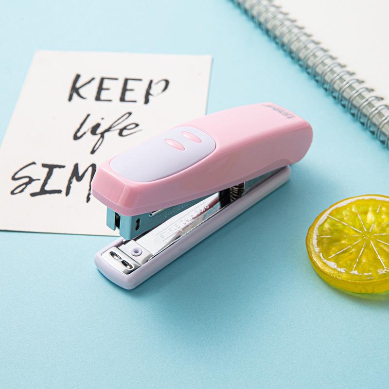 Креативный цветной степлер Macaron: Портативный, среднего размера и экономичный для офисного использования