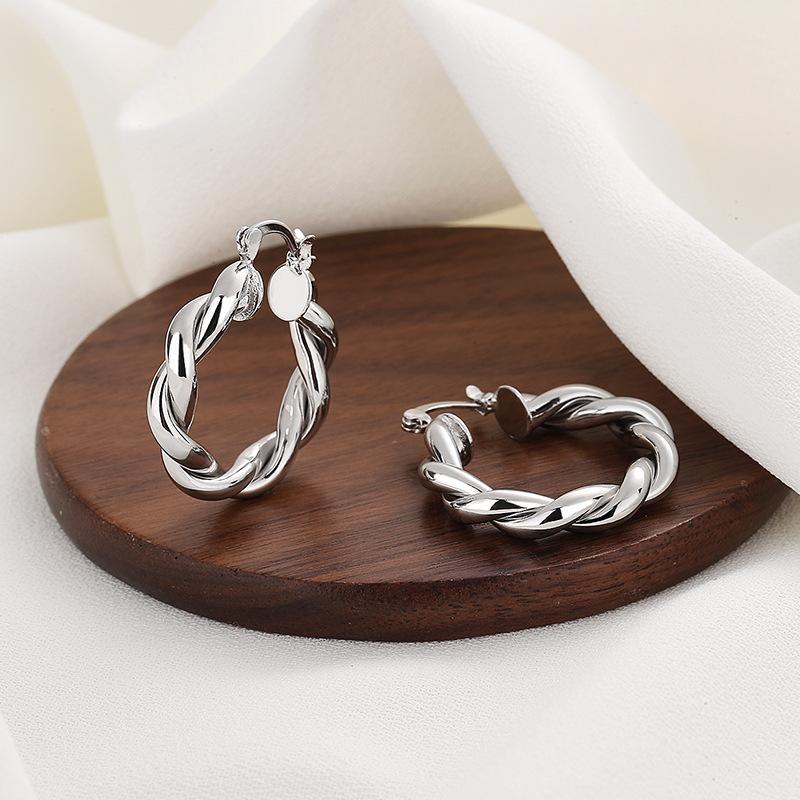 Fashionable Earrings and Ear Buckles Geometric Twists and Simple Temperament Versatile Circle Earrings
