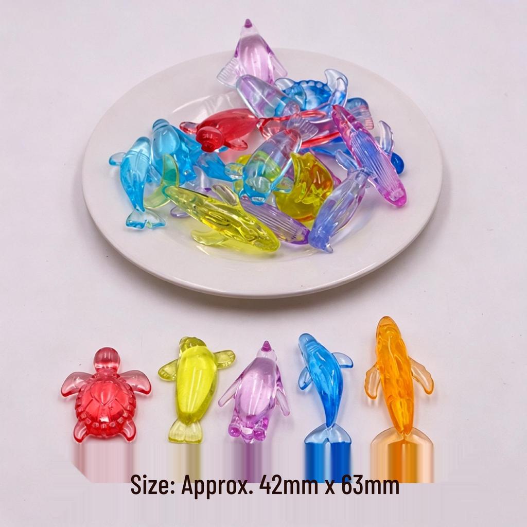 Acrylic Beetle Pendant: Transparent Cartoon Animal Ornament for Kids' Claw Machines and Amusement Park Blind Boxes.