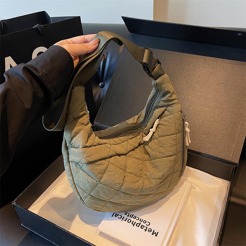 Ielgy Tote Bag Fashion Dumpling Shape Diamond One-Shoulder Large-Capacity Simple Casual All-Match Messenger Bag