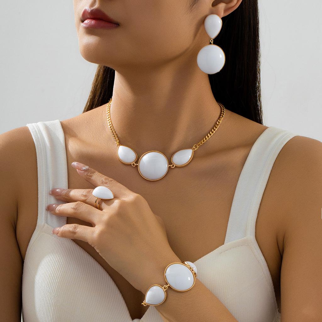 Модный круглый комплект из ожерелья, сережек, браслета и кольца