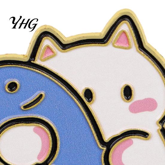 Animal Clothing Accessories Holding Fish Cartoon Cat Brooch, Enamel Kitten Alloy Badge Pin, Lapel Pins for Backpacks Hats Scarves Jackets Brooch