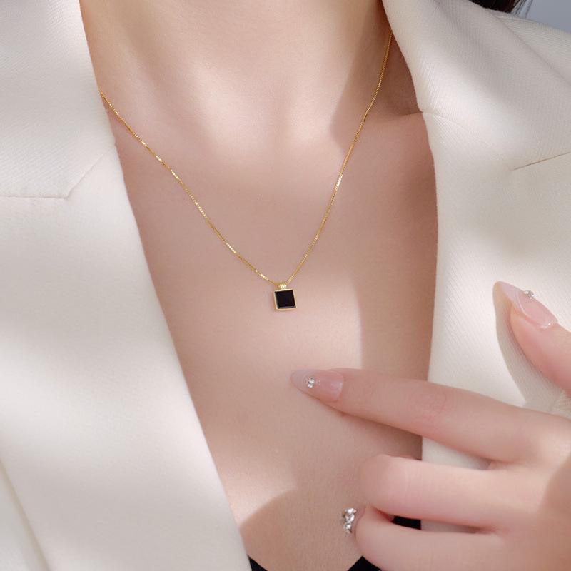 Banyan Tree S925 Silver Black Agate Square Pendant Necklace for Women - Minimalist High-end Clavicle Chain