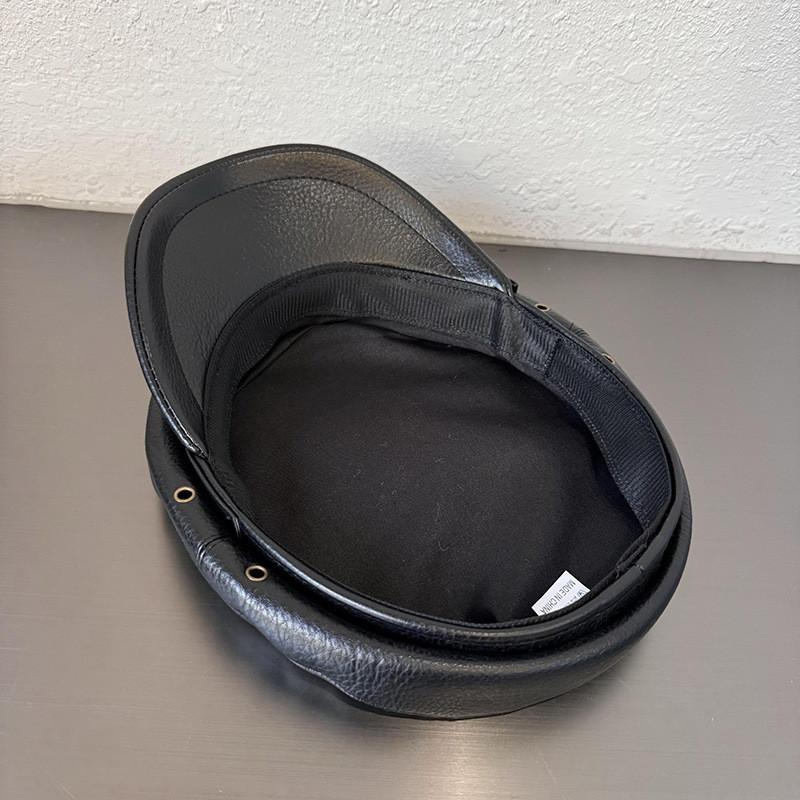 Однотонный цвет лица, стройнящий, темно-синяя кепка, короткий козырек, кожаный материал, принадлежности, женский