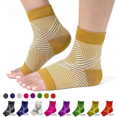 1 пара компрессионных носков-рукавов для голеностопа с подошвенной компрессией, обеспечивающих поддержку свода стопы.