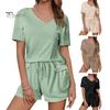 Женский летний комплект из 2 предметов: футболка с коротким рукавом и V-образным вырезом, эластичные шорты на талии, однотонный свободный покрой, повседневный наряд