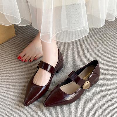 Осенью 2025 года новые ретро туфли на толстом каблуке с острым носком и неглубоким вырезом, одинарные модные туфли, трендовые туфли Мэри Джейн с пряжкой для женщин