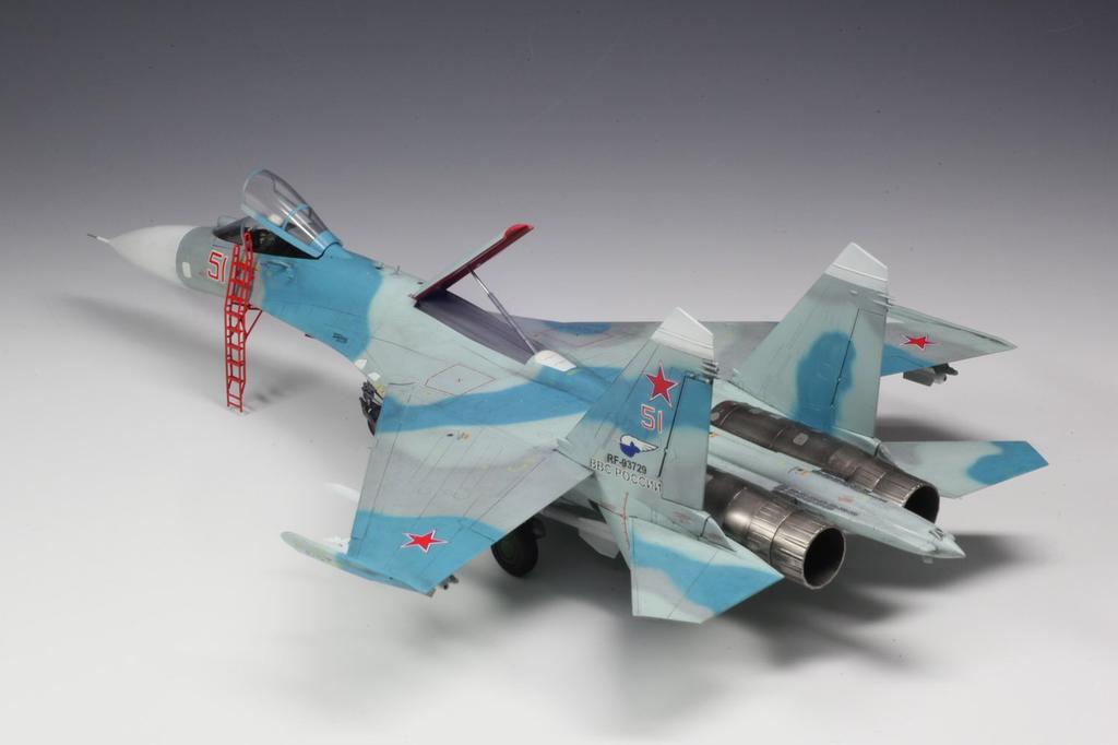 PLATZ Flanker B Plastic Model 1/72 Su-27SM AE-2