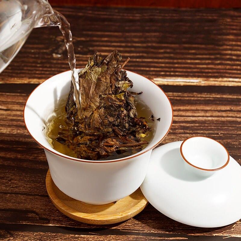 Юньнань Шу Пу Эр Старый чайный торт 2013 Белый чай Фуцзянь Шоу Мэй Белый китайский чай с травяно-цветочным ароматом Бай Ча Китайский чайный торт 350г