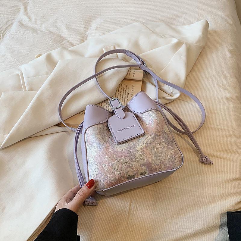 Популярные сумки Женские сумки Нишевый дизайн Летняя сумка через плечо Сумка-ведро с текстурой знаменитостей в Интернете