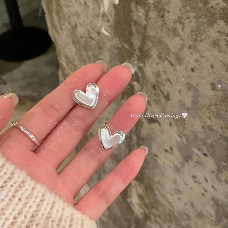 Элегантные двухслойные серьги-сердечки для женщин — ретро-стиль Гонконга с матовой отделкой