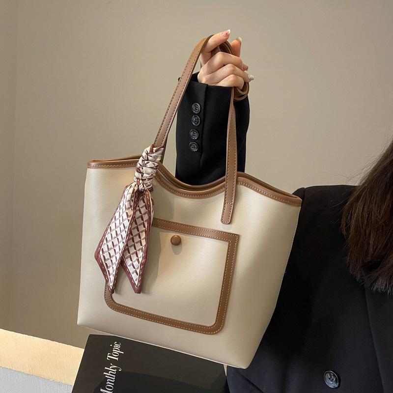 Женская сумка через плечо большой вместимости 2024 года — простая, фактурная сумка-тоут с контрастной строчкой для студентов колледжей и поездок на работу